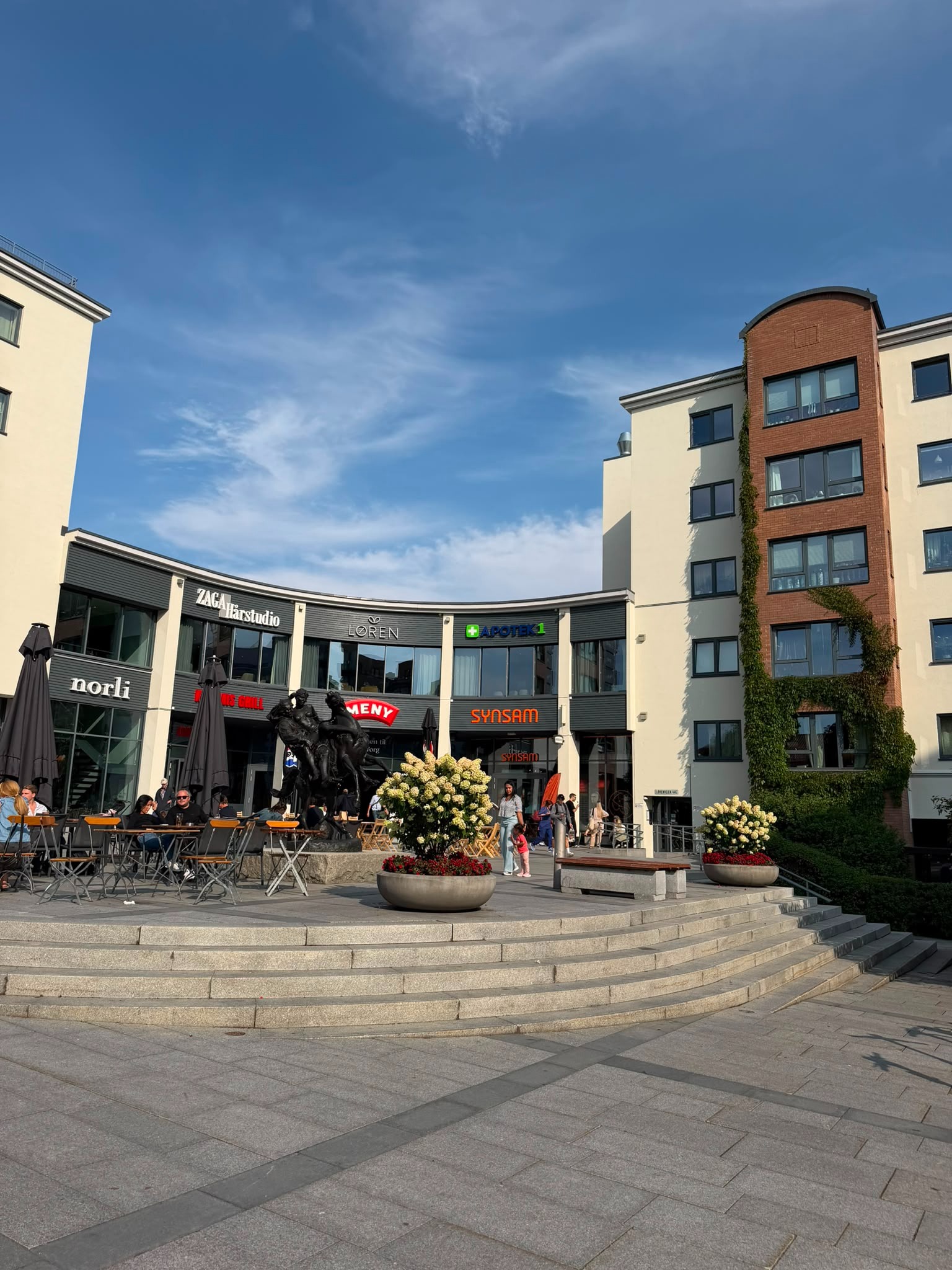 Løren Torg